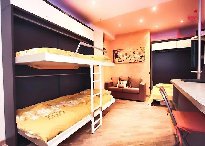 Petite Home In Rome
